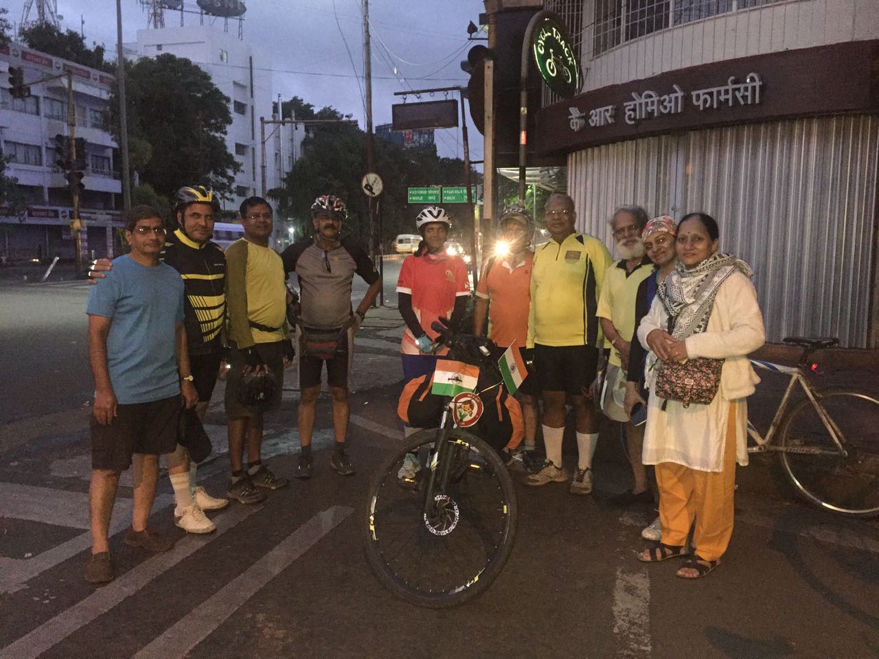 Kick off from Pune with Senior Citizen Cycling Group