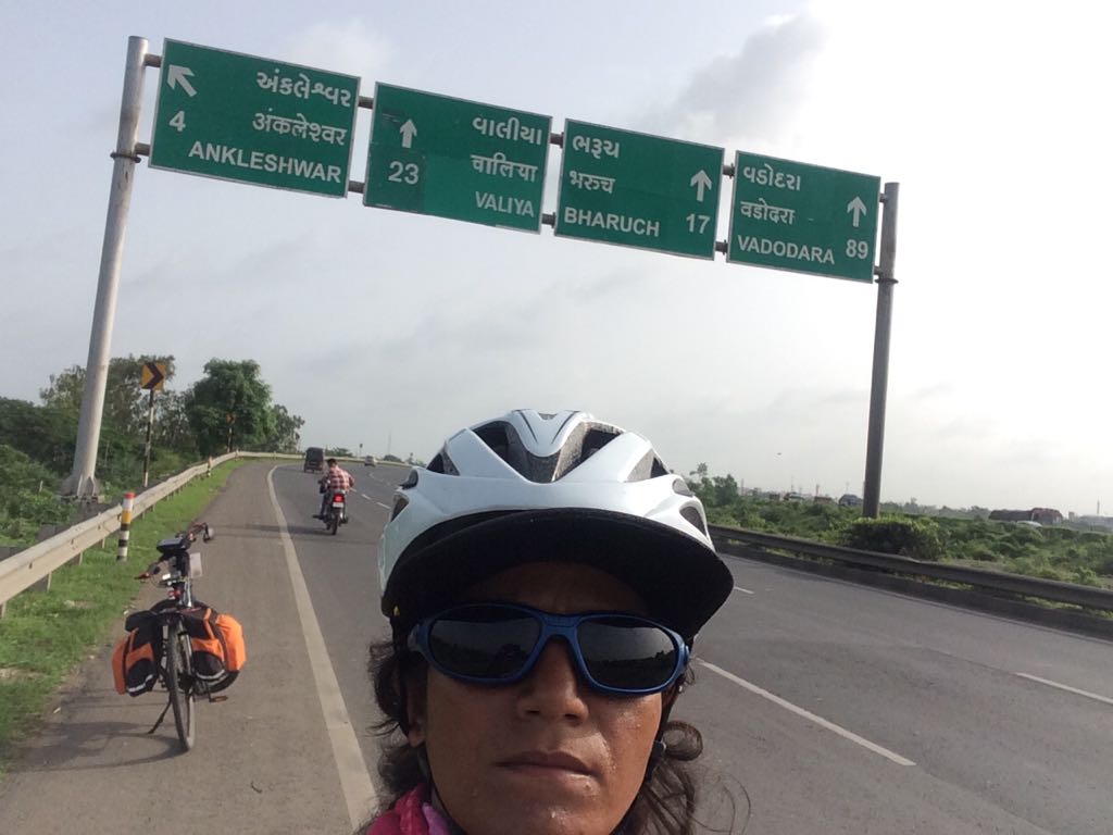 Surat to Vadodra - Sunita Singh Choken Solo Cycling Expedition