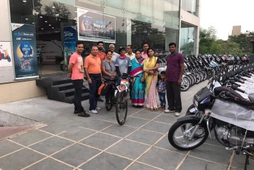 With Col Tyagi, Mrs Tyagi and Sunitas father Shri Johari Singh - Solo Cycling Expedition